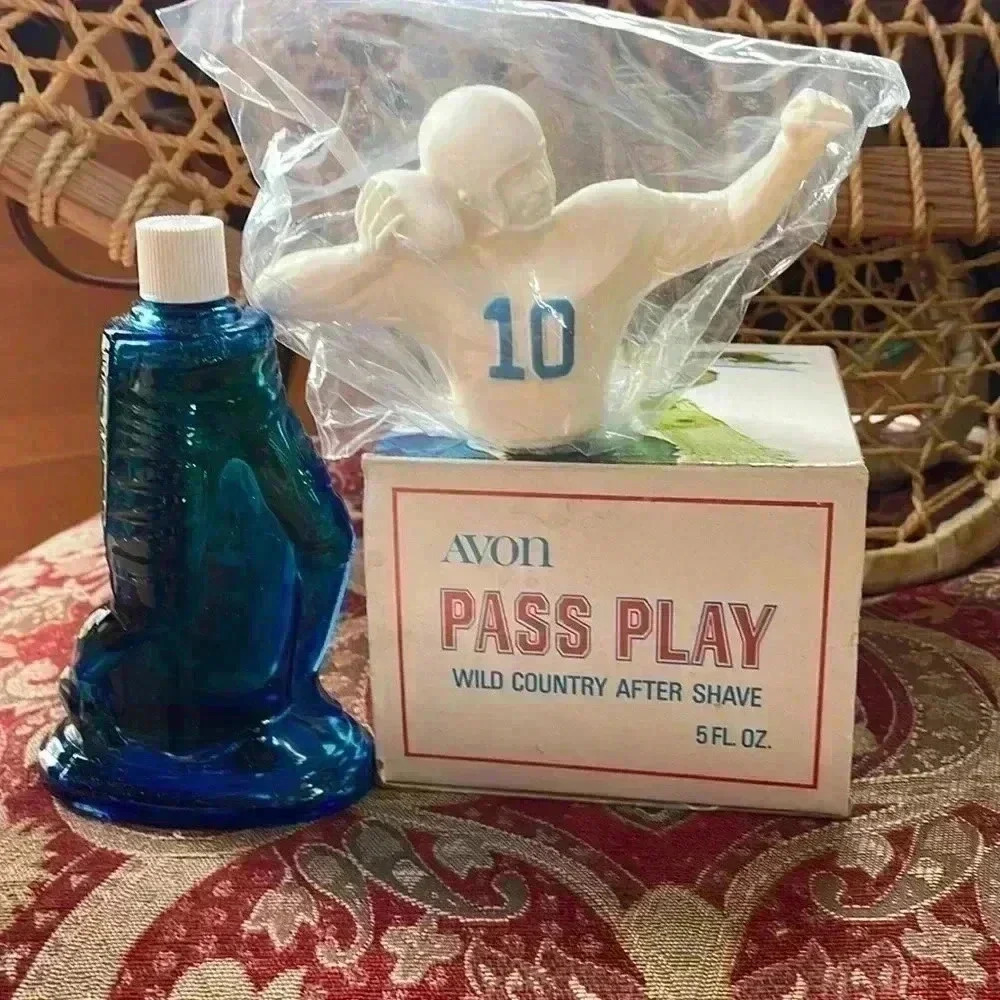 2016 Vintage Avon Pass Play wild country aftershave. New in box.